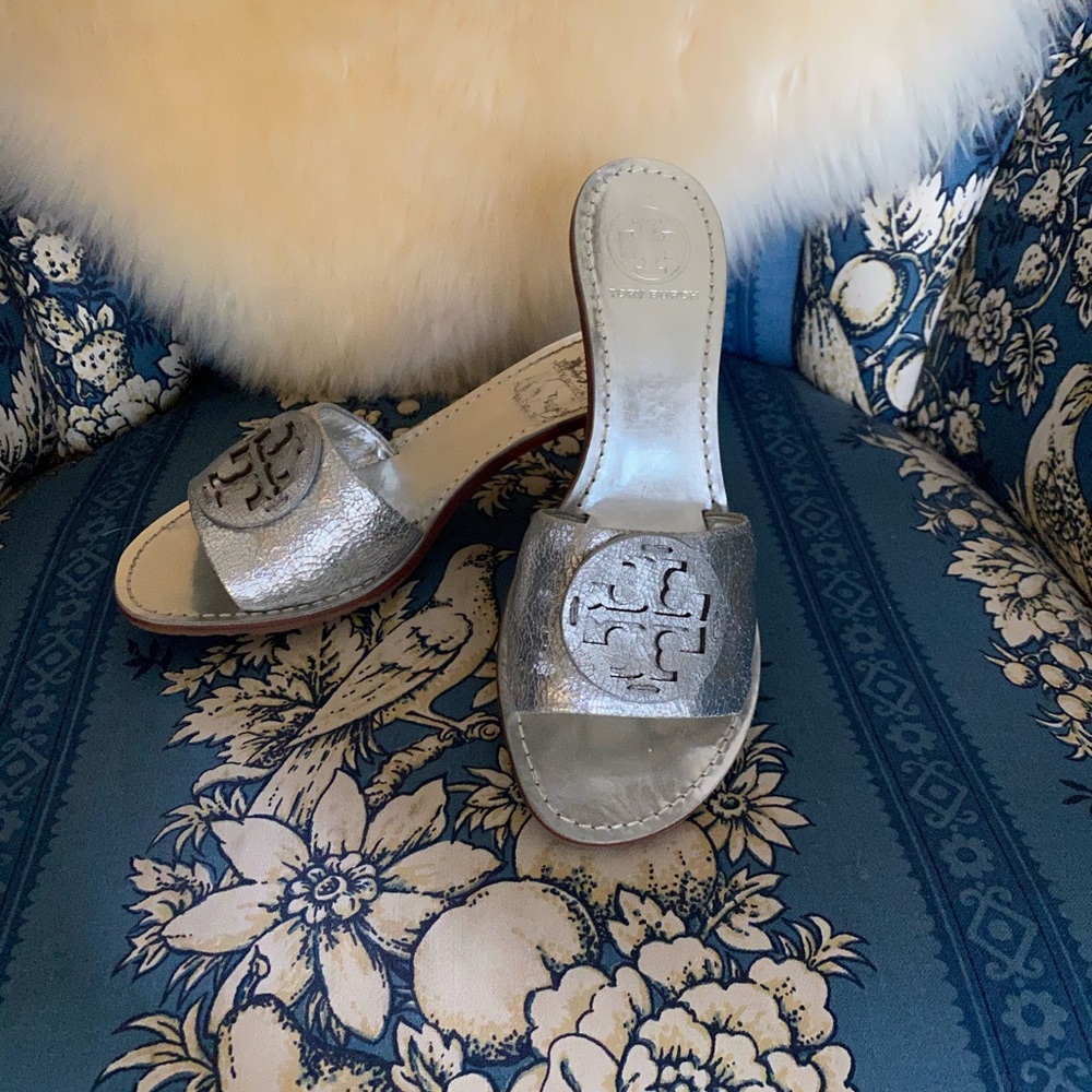 Tory Burch Silver Leather Kitten Heel Slides Sz 8